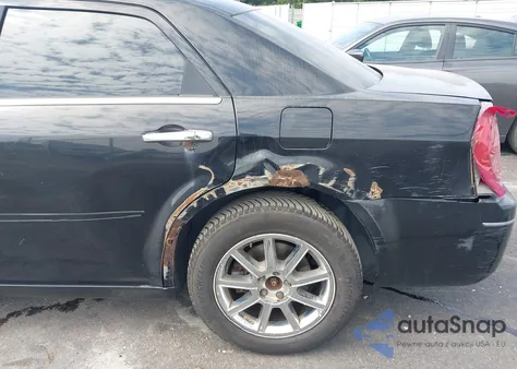 2010 Chrysler 300 Touring/Signature Series from USA, damaged, VIN 2C3CK5CV2AH109007